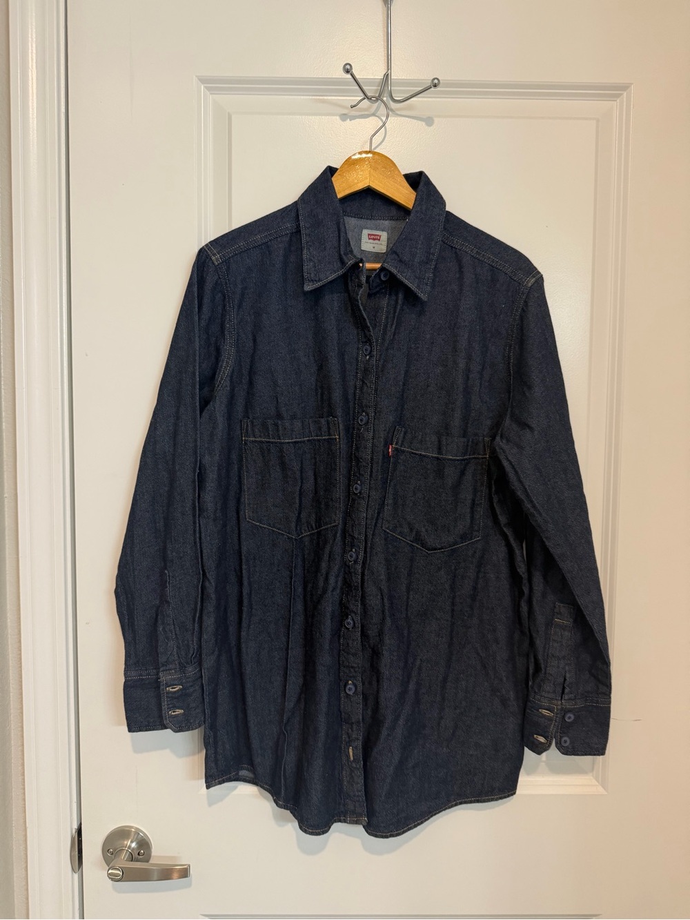 Levi’s Women’s M Dark Indigo Denim Button Up Shirt Oversized 100% Cotton